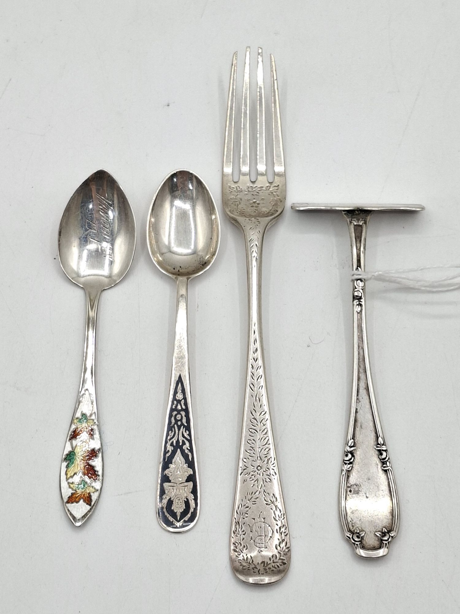 44 · MIXED GROUP OF CHILDREN'S SILVER CUTLERY