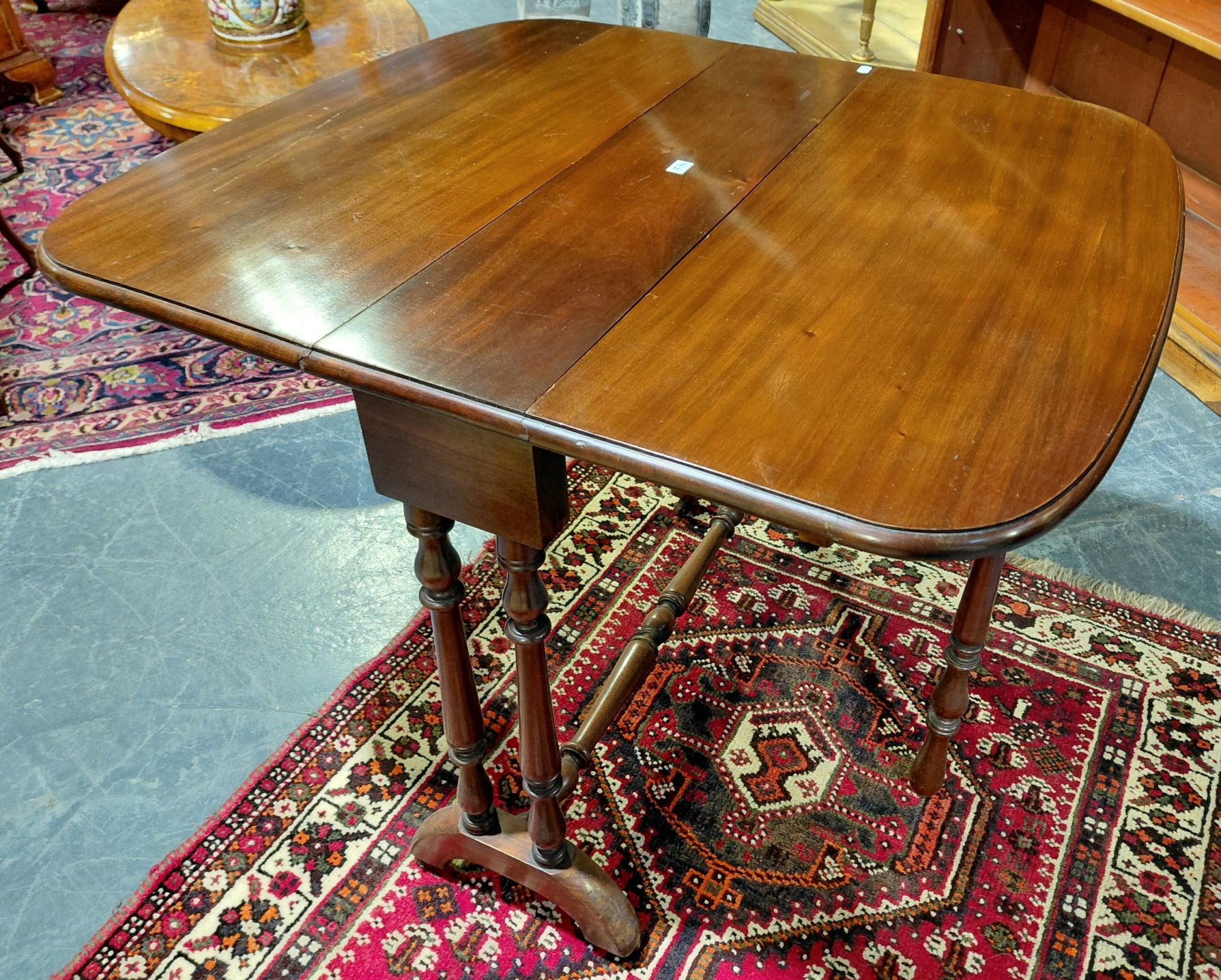 530 · 19TH CENTURY PEMBROKE TABLE