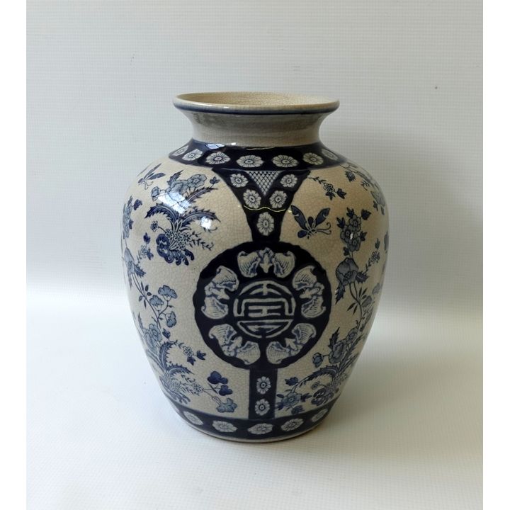 CHINESE PORCELAIN VASE