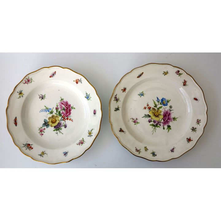 PAIR OF MEISSEN PORCELAIN PLATES