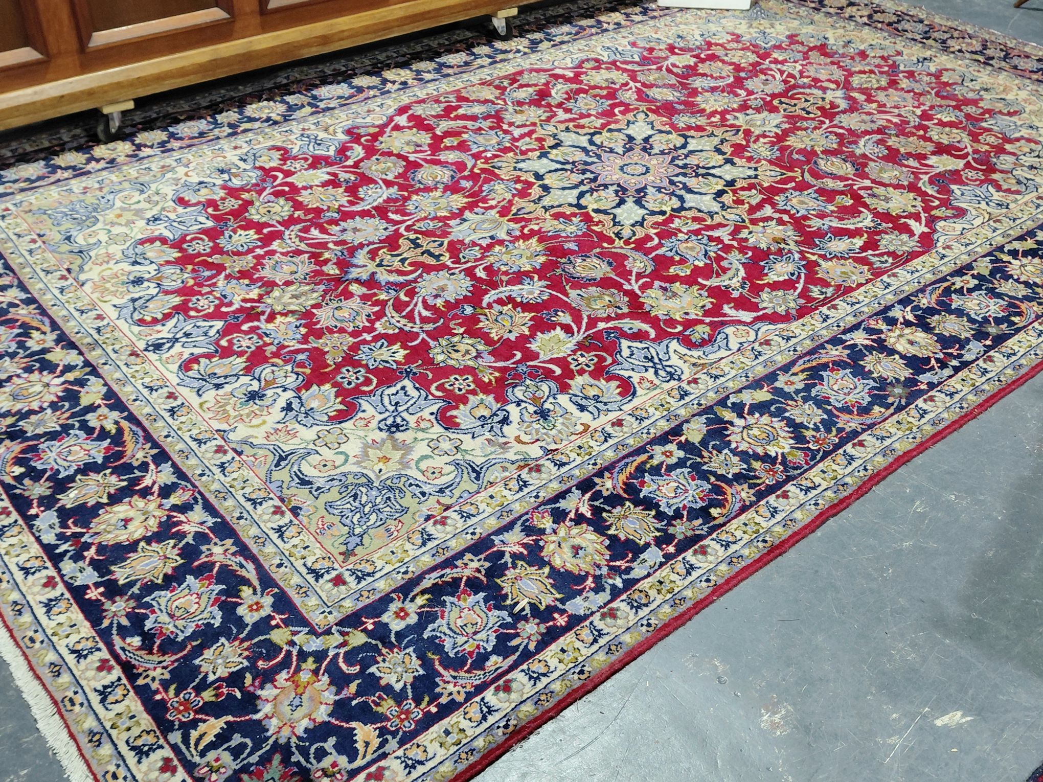 558 · PERSIAN RUG