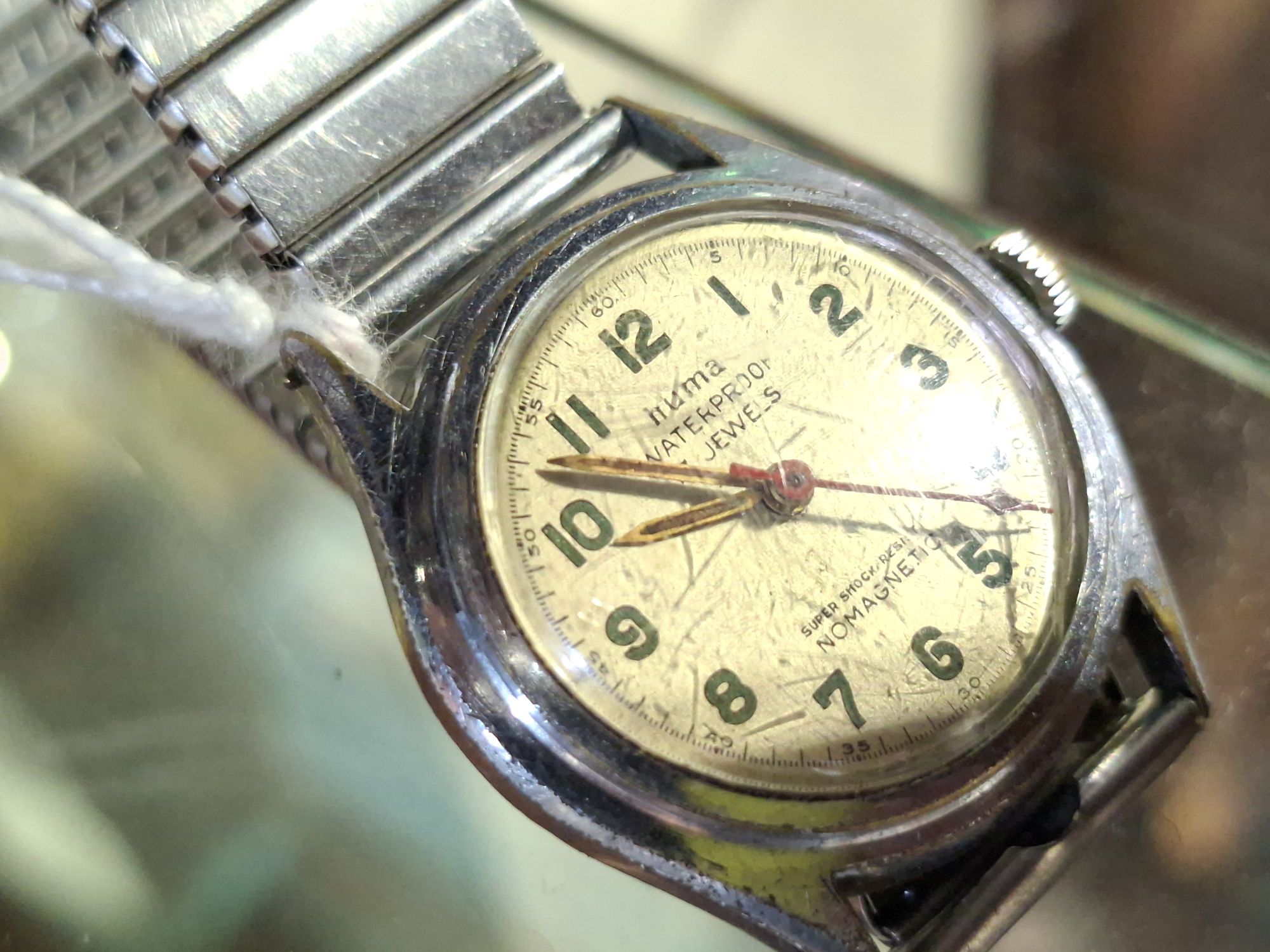 HUMA VINTAGE WRISTWATCH