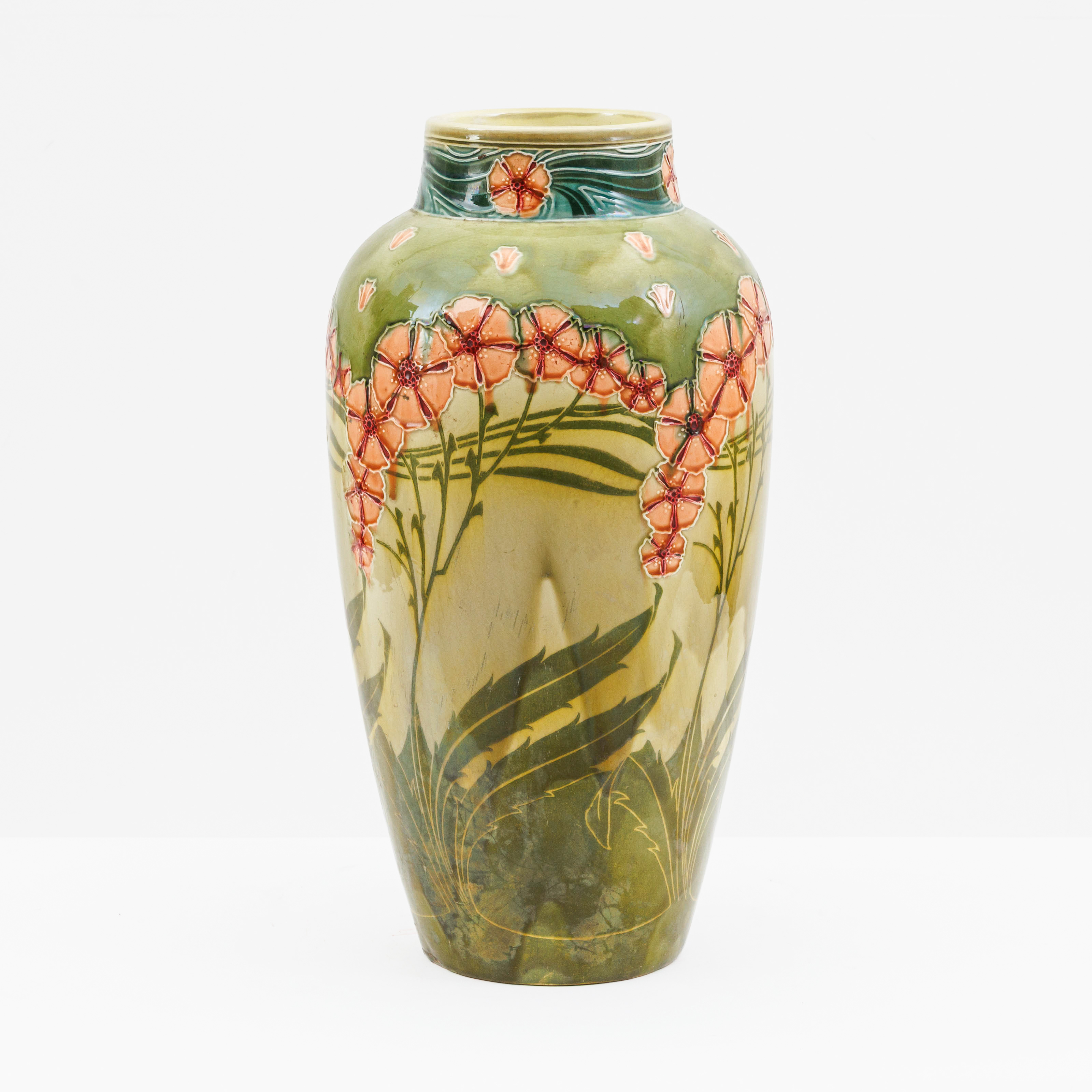 A Minton secessionist vase – kavel bij Bernaerts, Antwerp