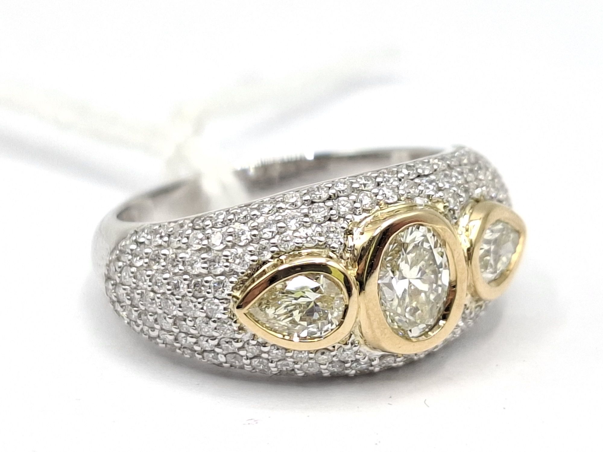 1167 · 14K GOLD CLUSTER RING