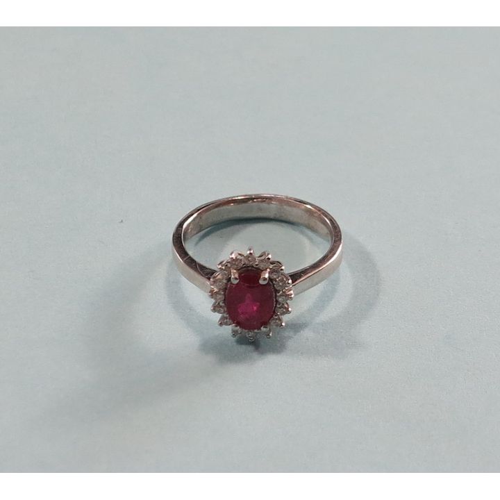 AN 18CT WHITE GOLD RUBY AND DIAMOND CLUSTER RING,