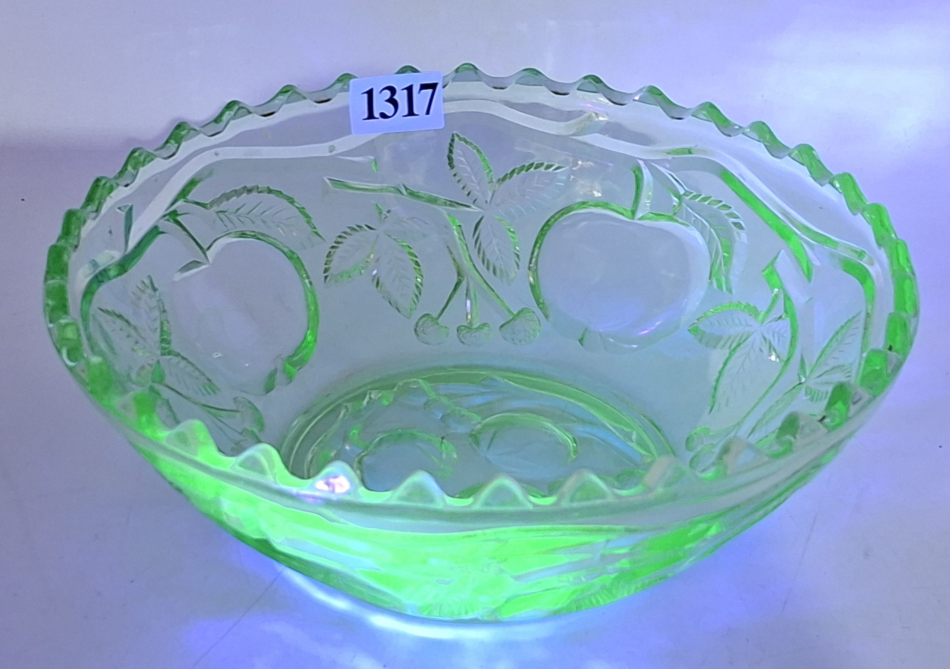 1317 · URANIUM GREEN BOWL