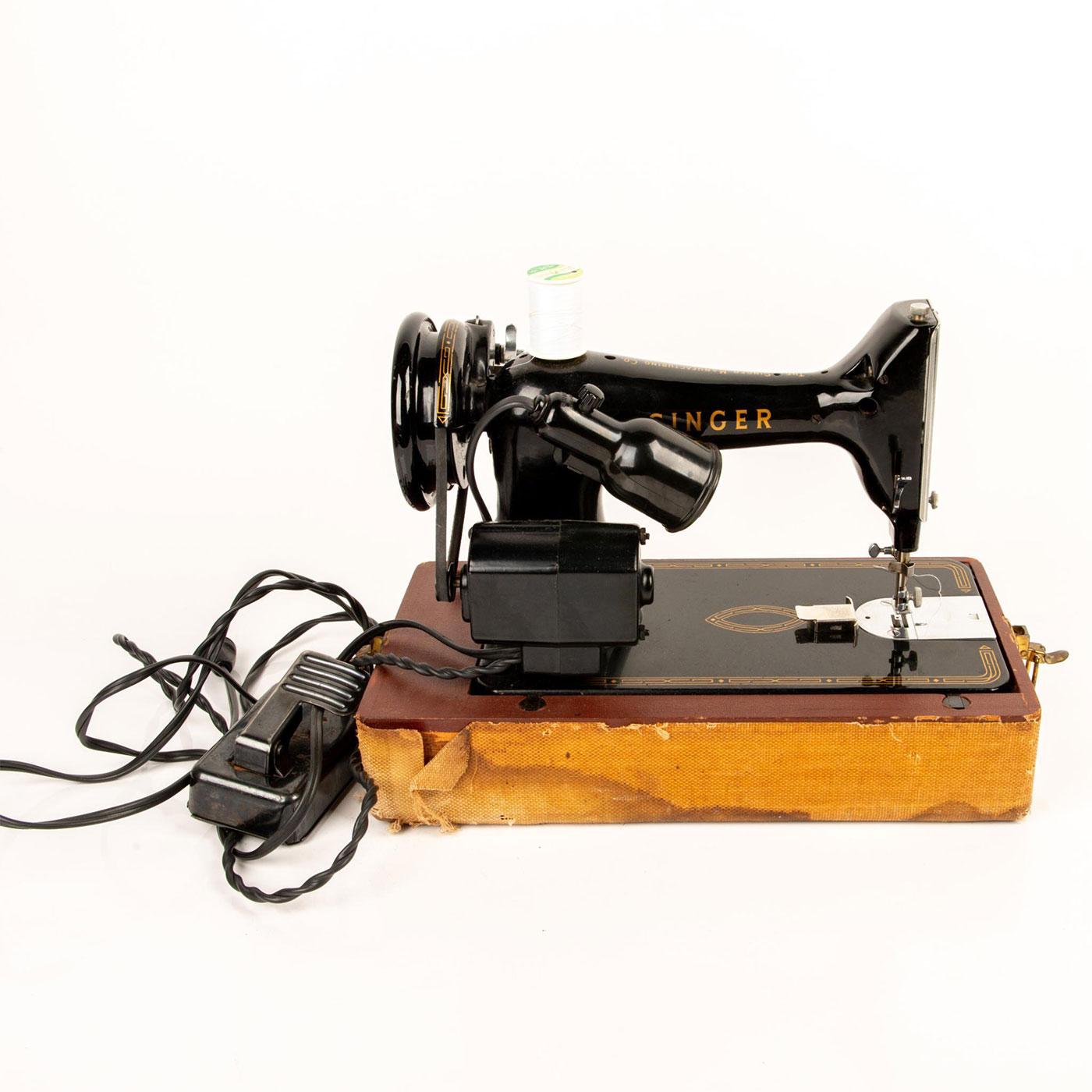 Antique Singer Model 99 Sewing Machine From 1928 Auction