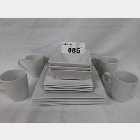 15 PIECE FOUR CORNER SHAPED DINNER SET -