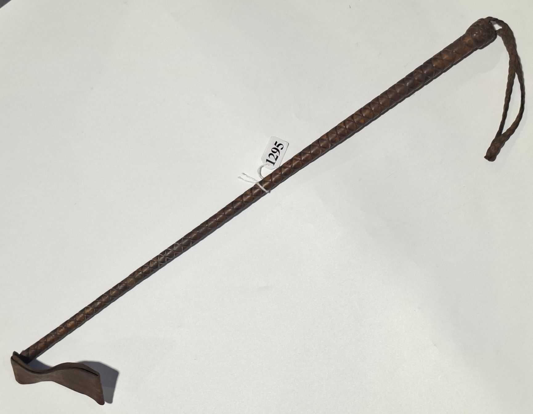 ANTIQUE RIDING CROP