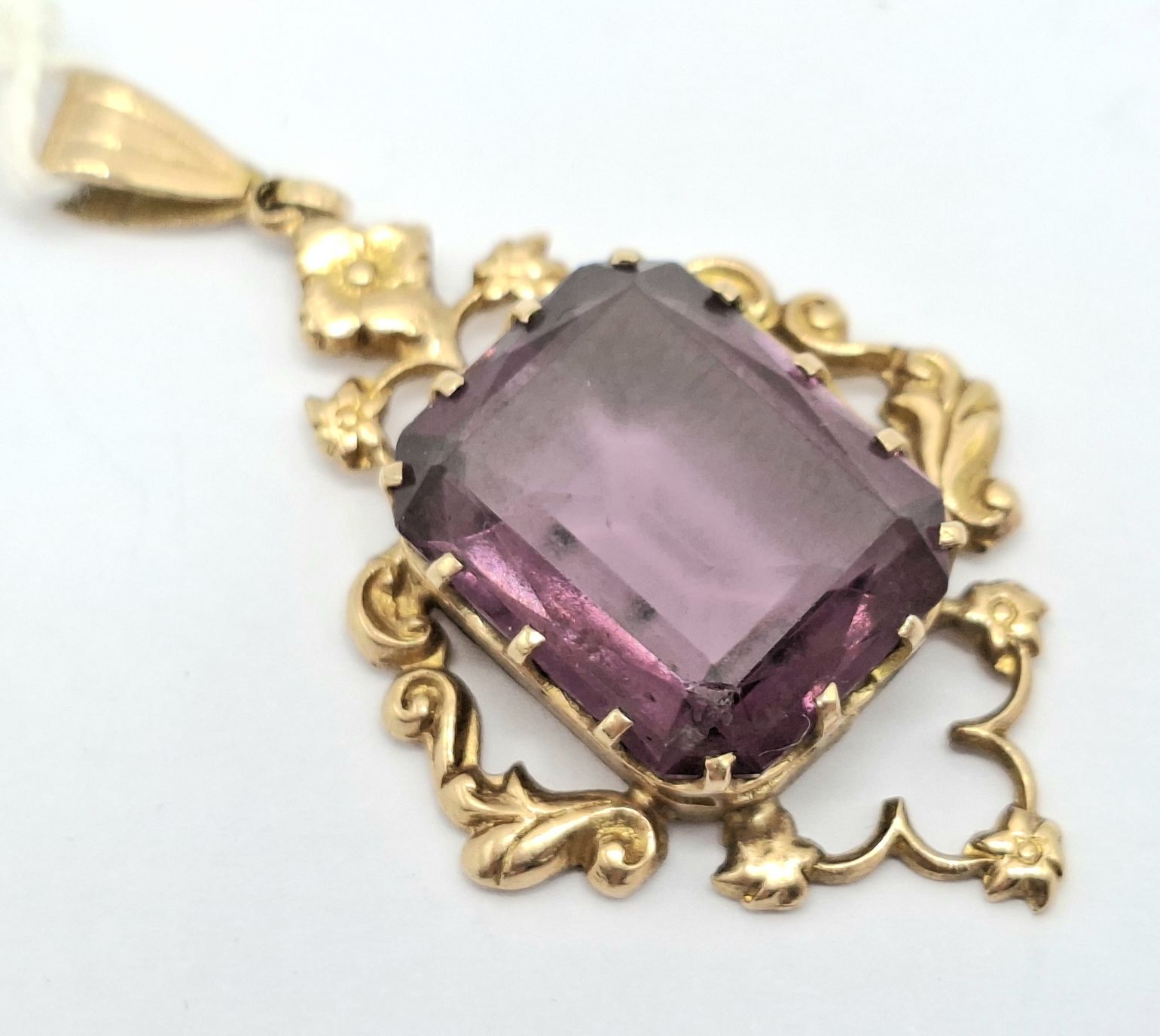 9ct Yellow Gold And Paste Pendant