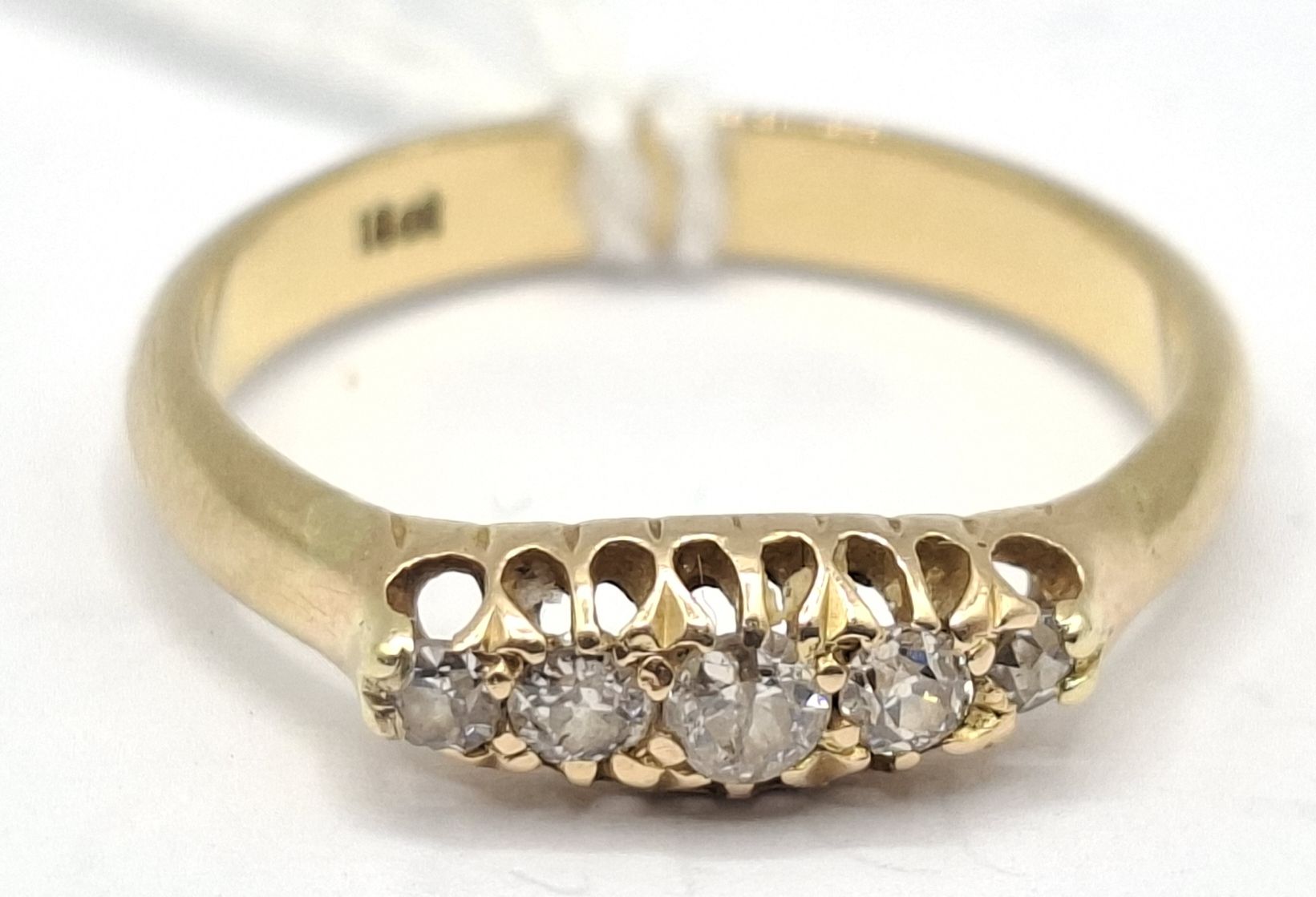 1152 · 18CT DIAMOND ROW RING