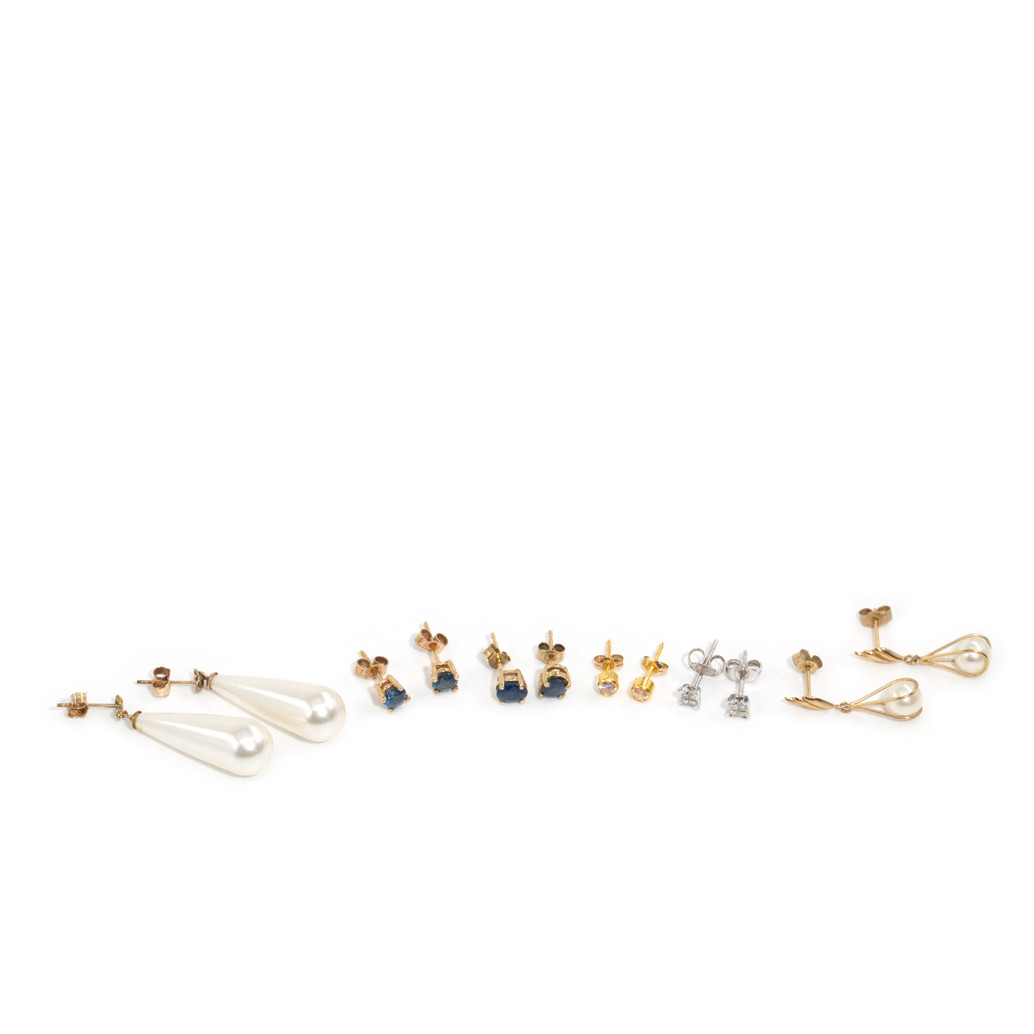 Assortment of 9ct Gold Earrings