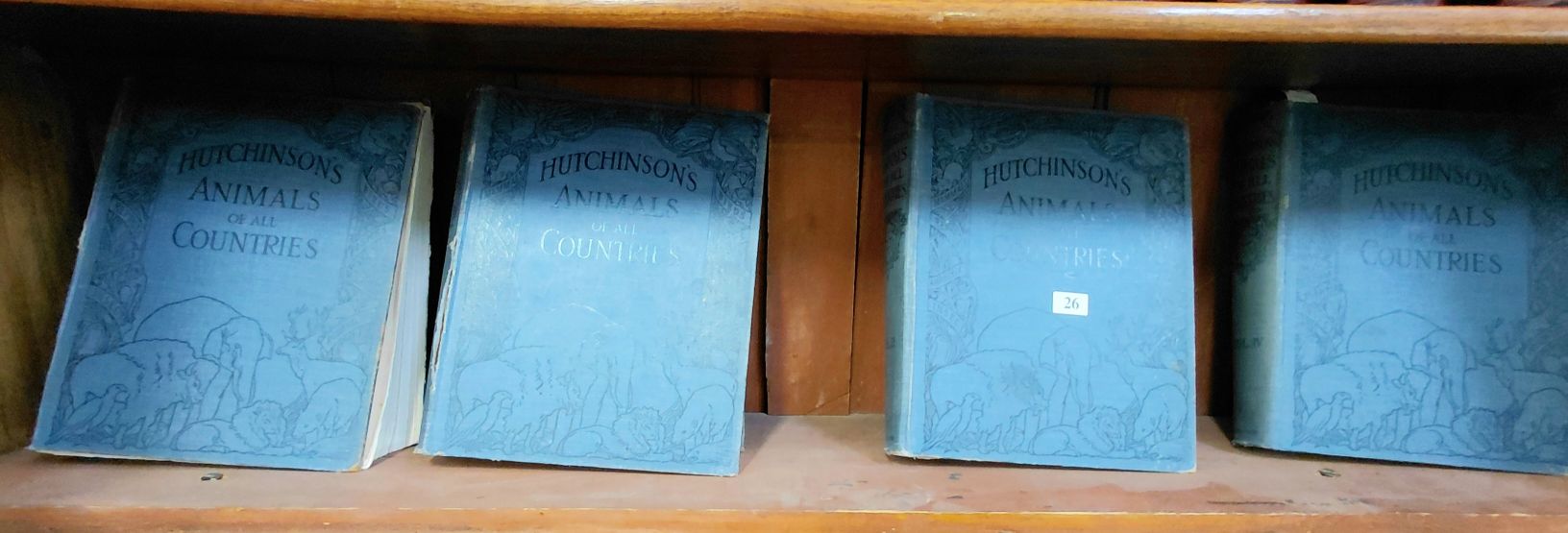 26 · HUTCHINSONS ANIMALS OF ALL COUNTRIES