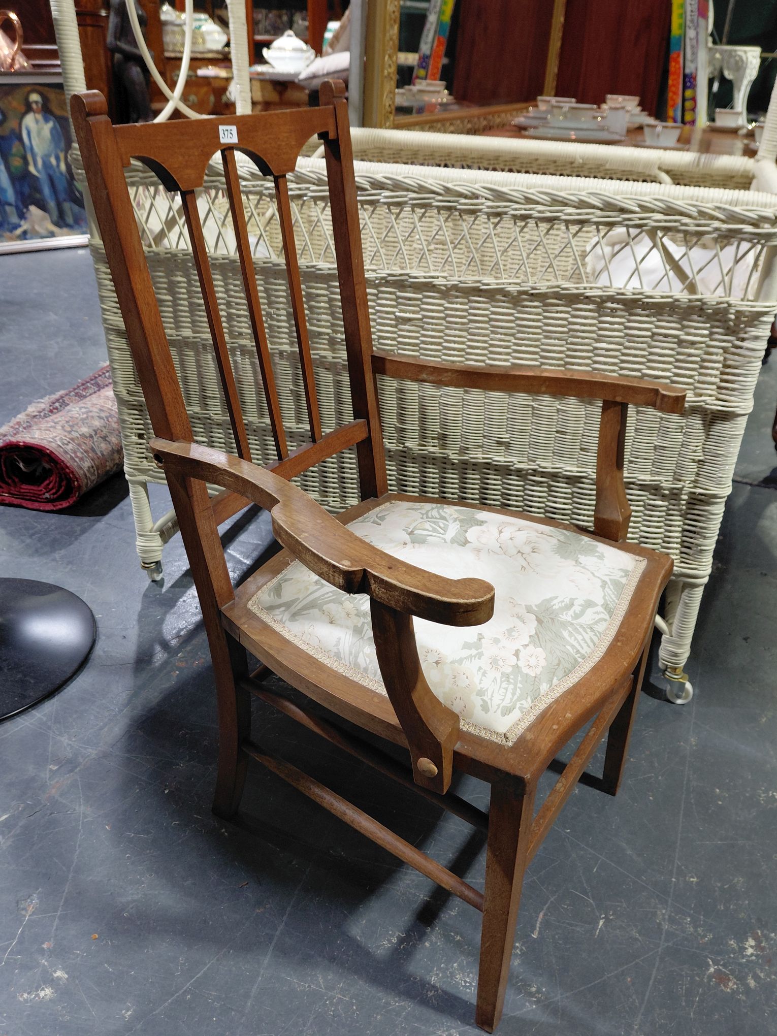 375 · OPEN ARM CHAIR