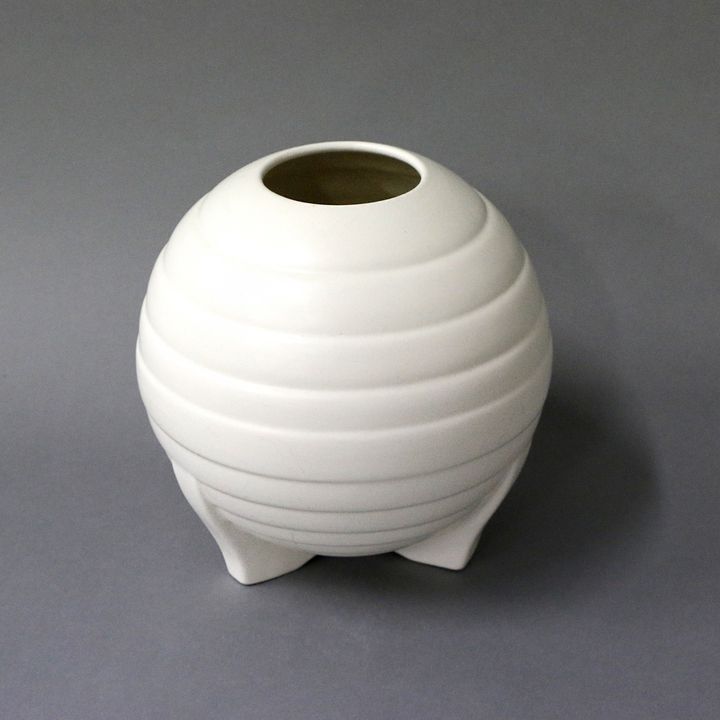 Crown Lynn Potteries - Ribbed vase