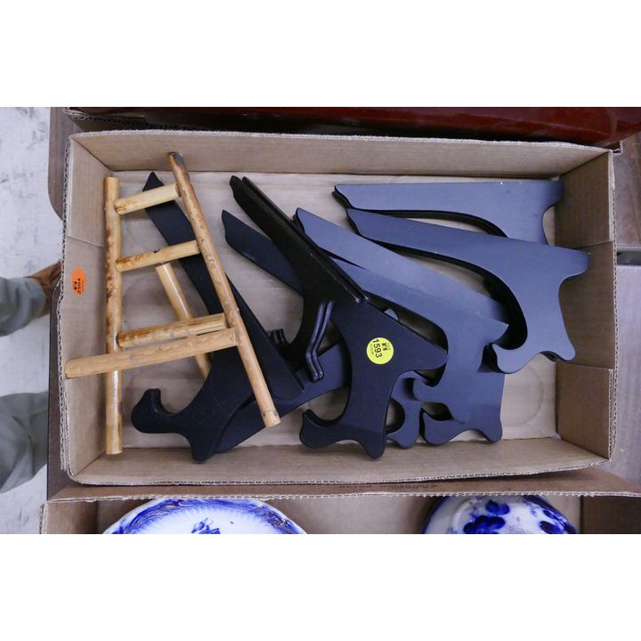 Box Plate Stands