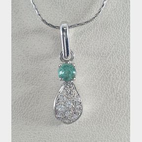 18CT WHITE GOLD PENDANT WITH 0.260CT EMERALD & 0.200CT DIAMONDS - 51929/12783
