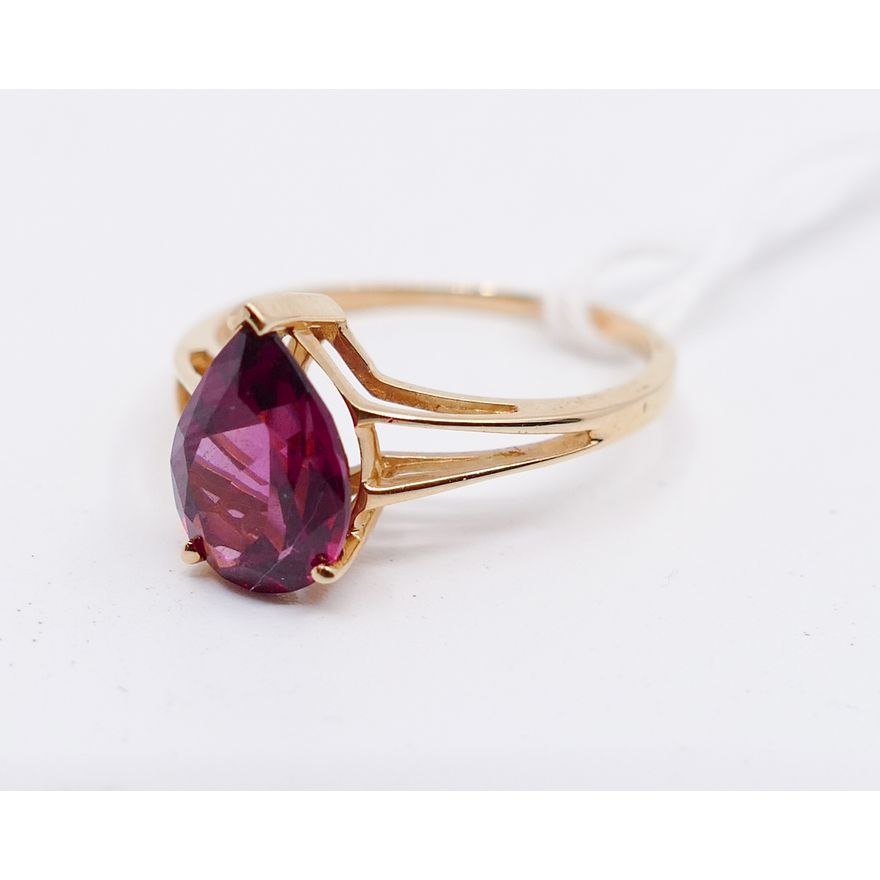 14K Gold & Teardrop Tourmaline Ring. Size 7. Stone measures 9x6mm. 1.87g TW