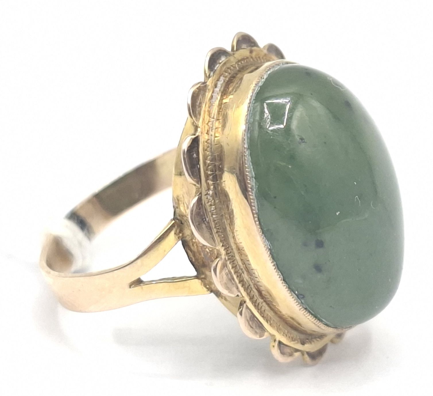 9ct Gold Jade Ring