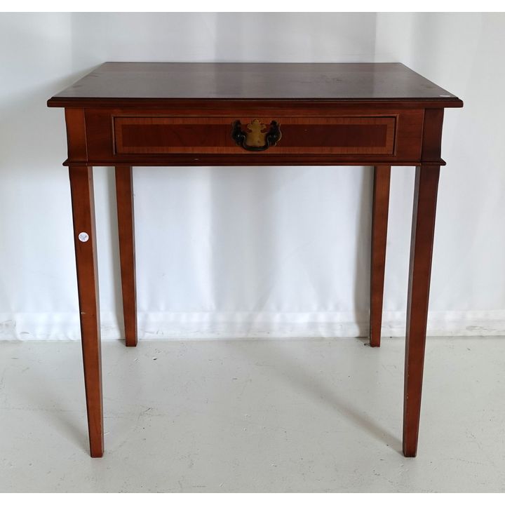 ONE-DRAWER SIDE TABLE