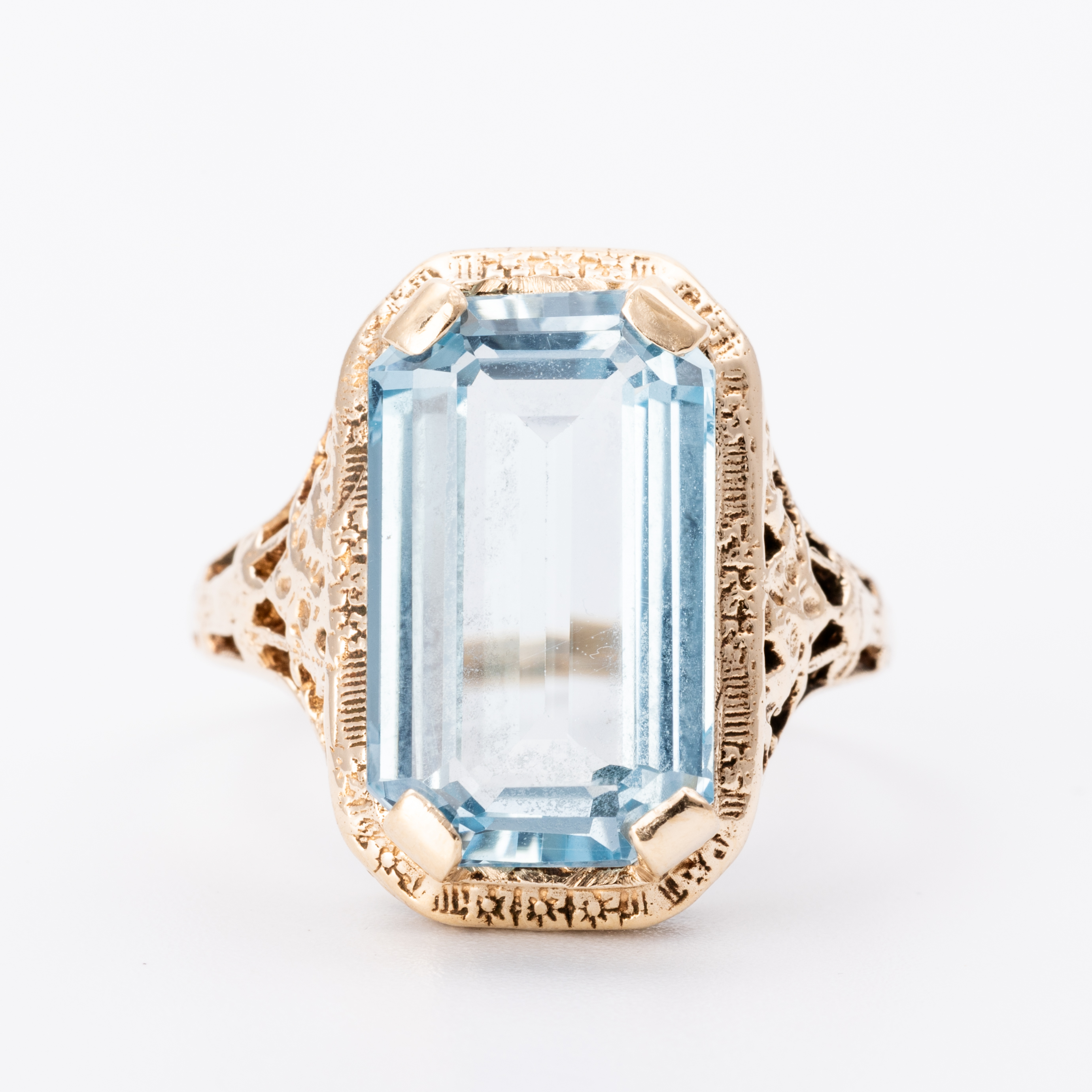 274 · Topaz 9ct Gold Ring