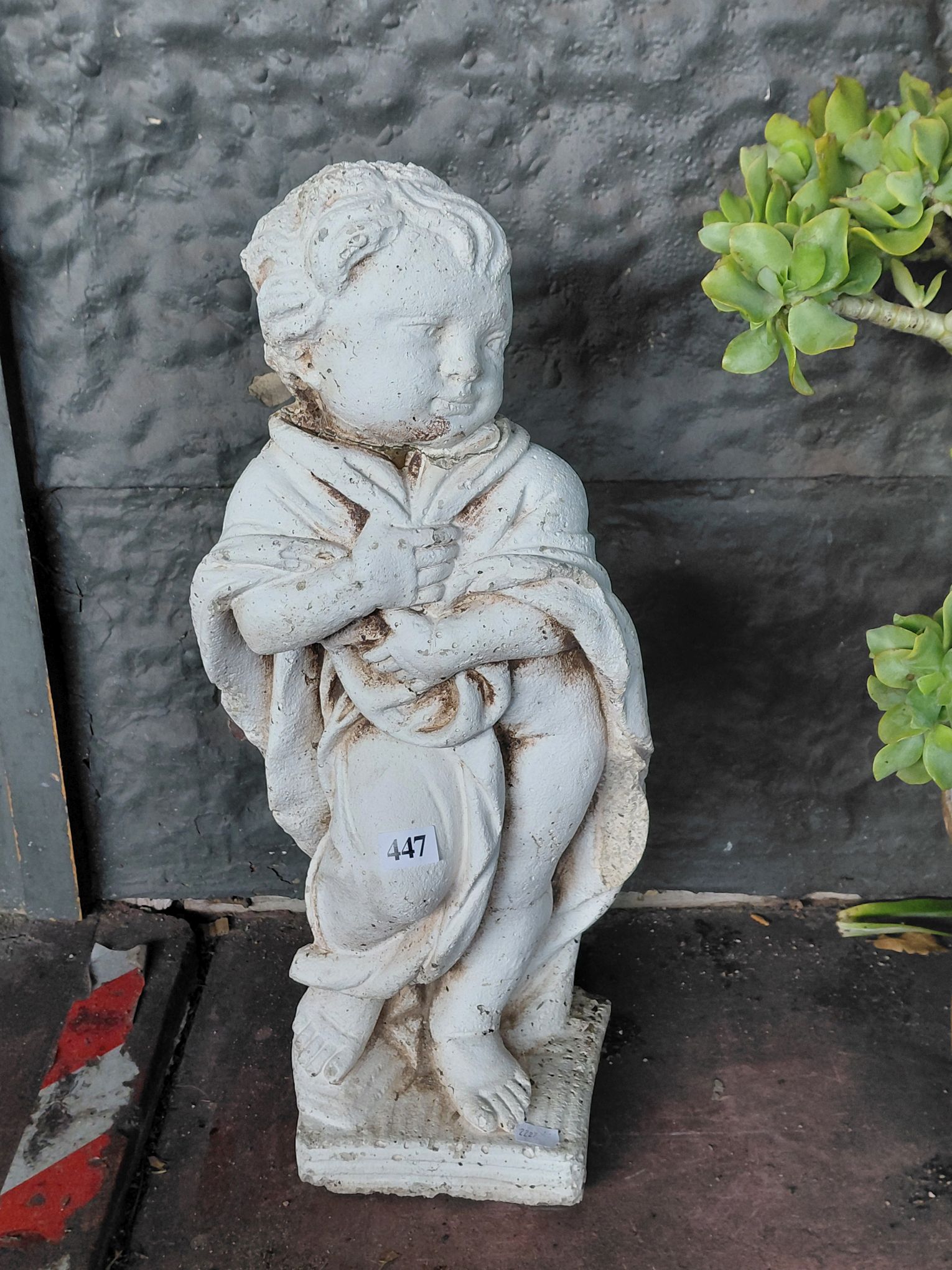 447 · CONCRETE STAUE