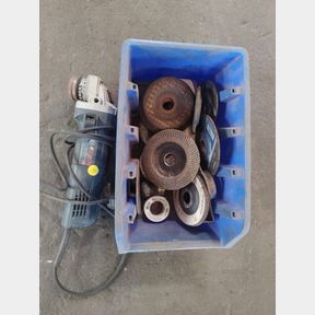 BOSCH ANGEL GRINDER - ATTACHMENT MISSING WITH DISCS