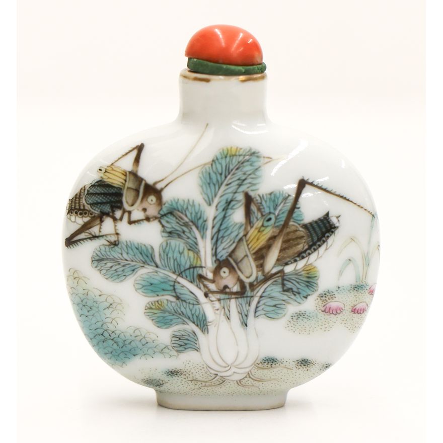 Chinese Guangxu Crickets Porcelain Snuff Bottle