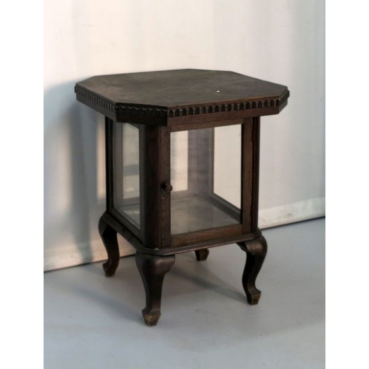 VITRINE TABLE
