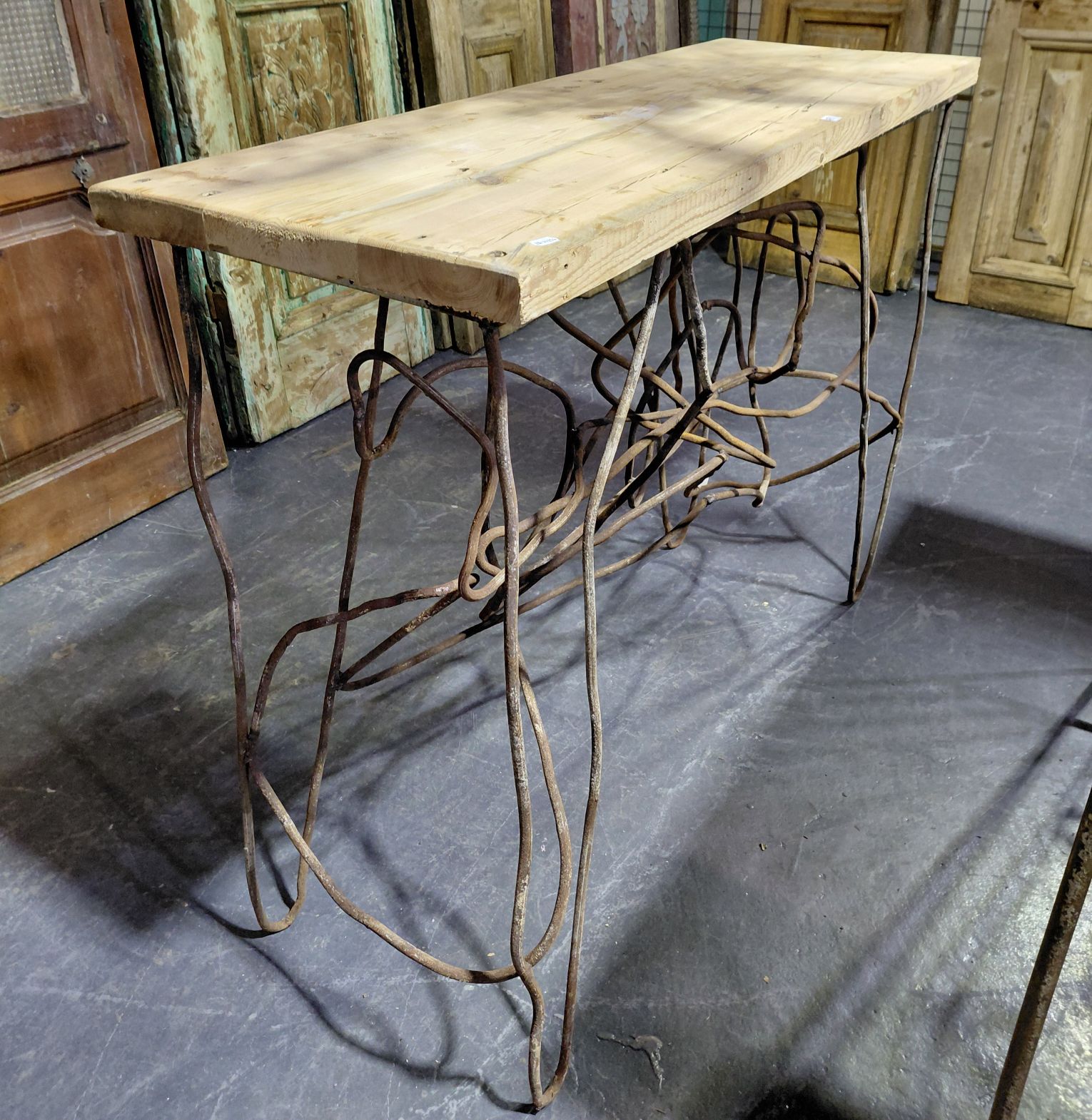 451 · OUTDOOR CONSOLE TABLE