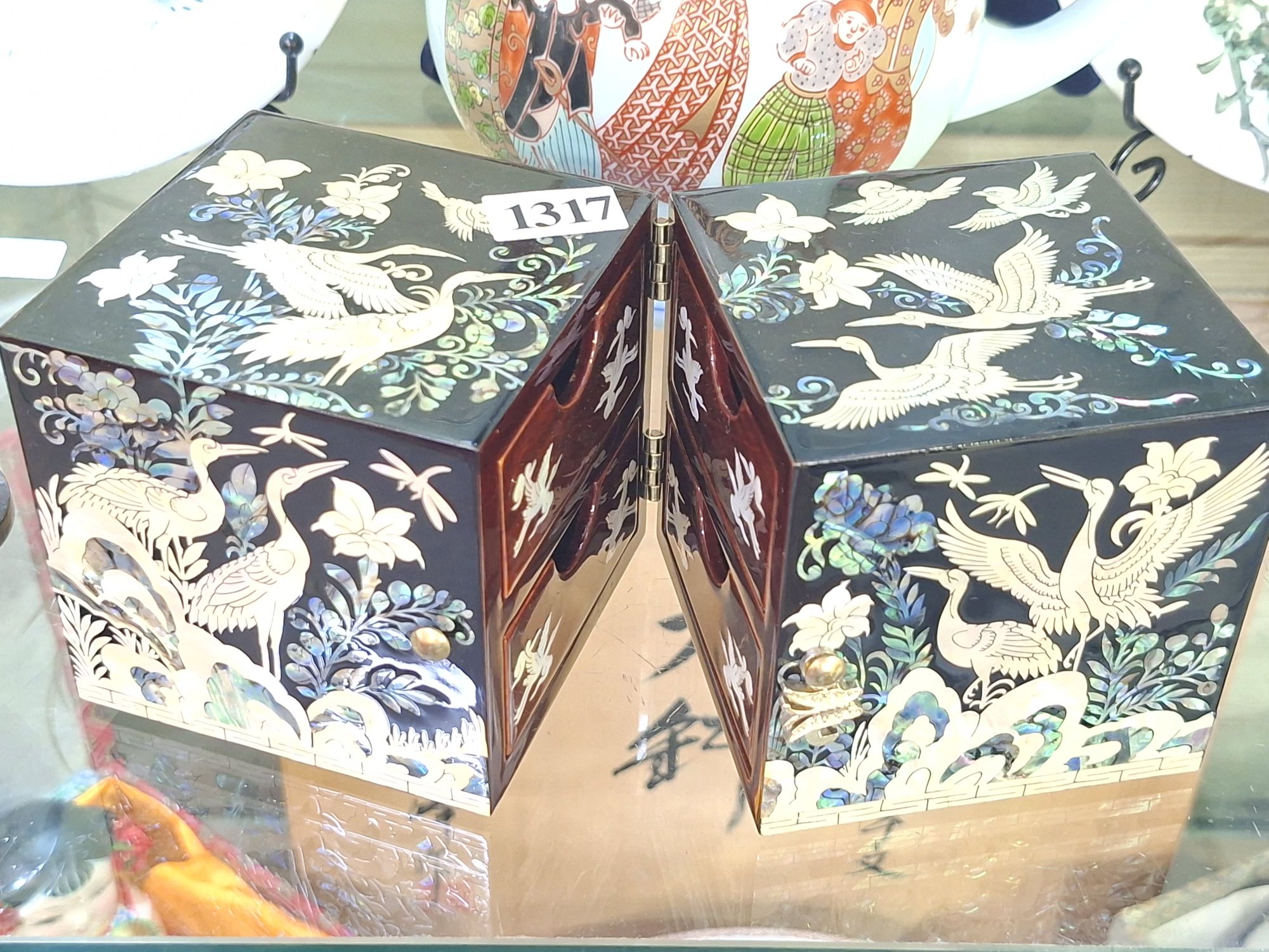 CHINESE LACQUER JEWELLERY CHEST