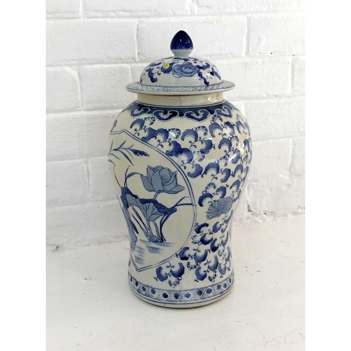LARGE CHINESE PORCELAIN VASE AND COVER