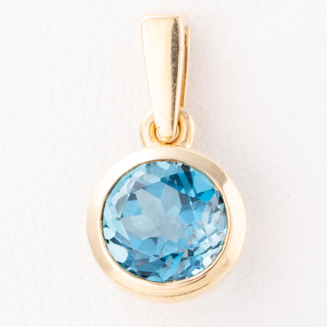 Topaz Pendant 9ct Gold