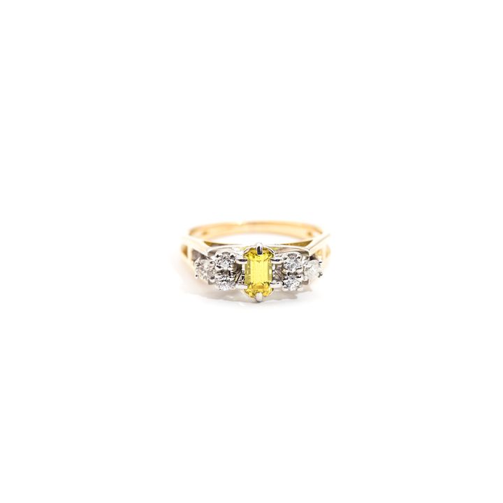 18ct Gold Sapphire & Diamond Ring 4.6g