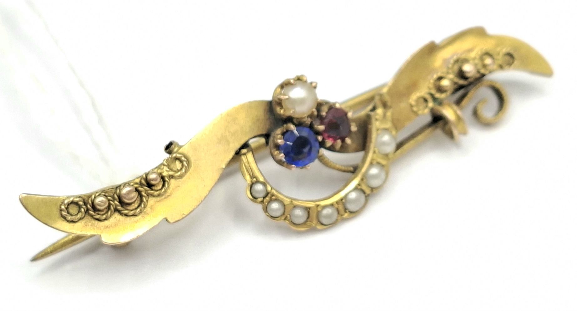 1072 · VICTORIAN 9CT BROOCH