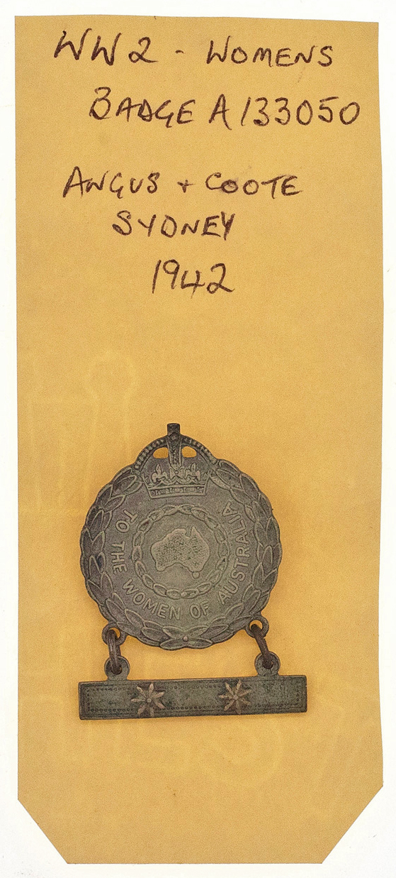 WWII Mother's, Badge, 1942, UNC