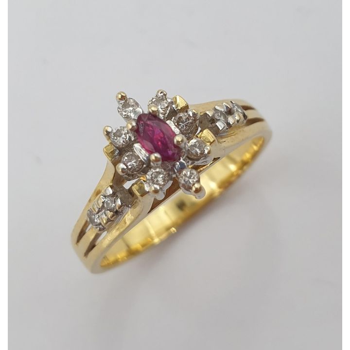 18ct Y/G Spinel & Diamond Ring