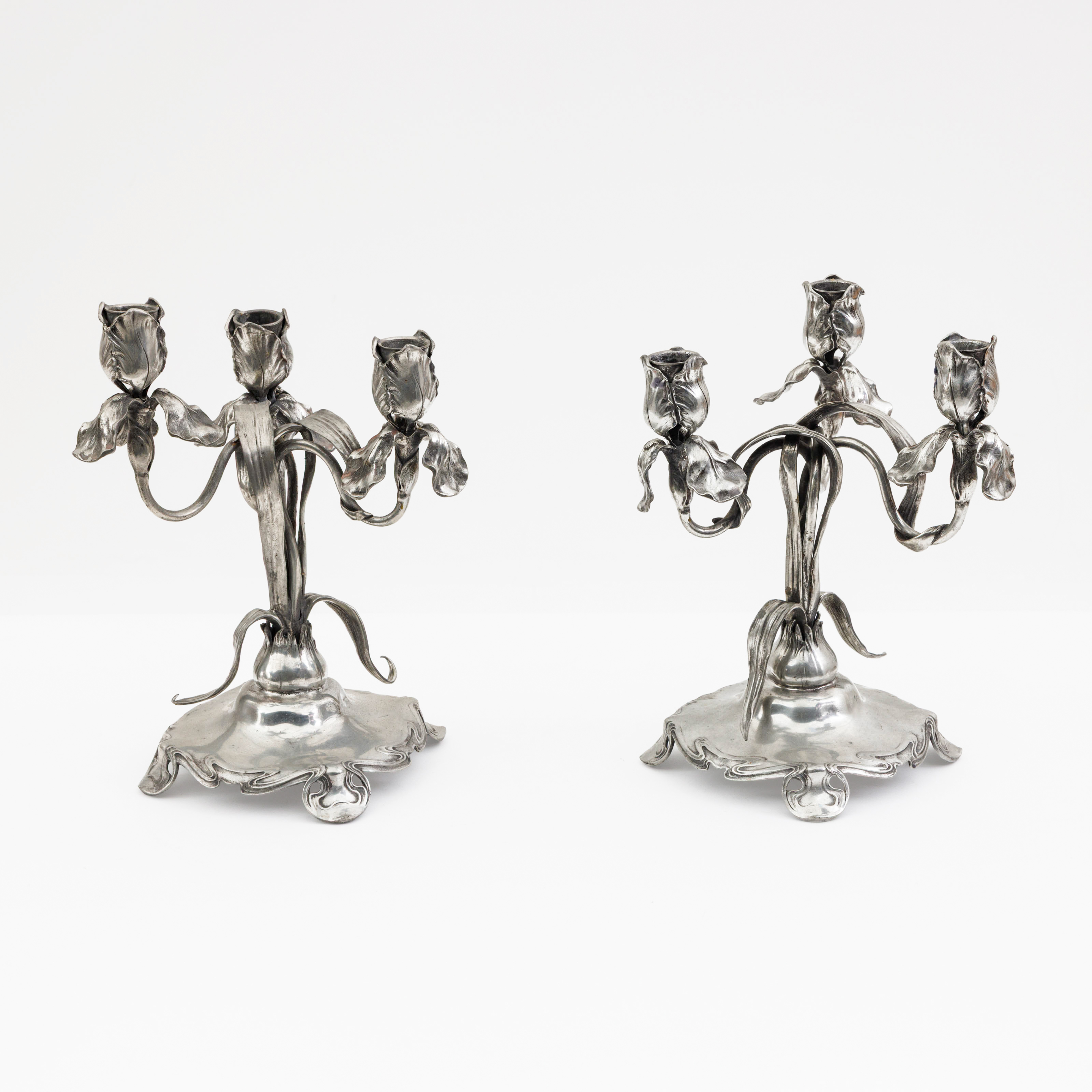 A pair of Art Nouveau period tin candlesticks – kavel bij Bernaerts, Antwerp
