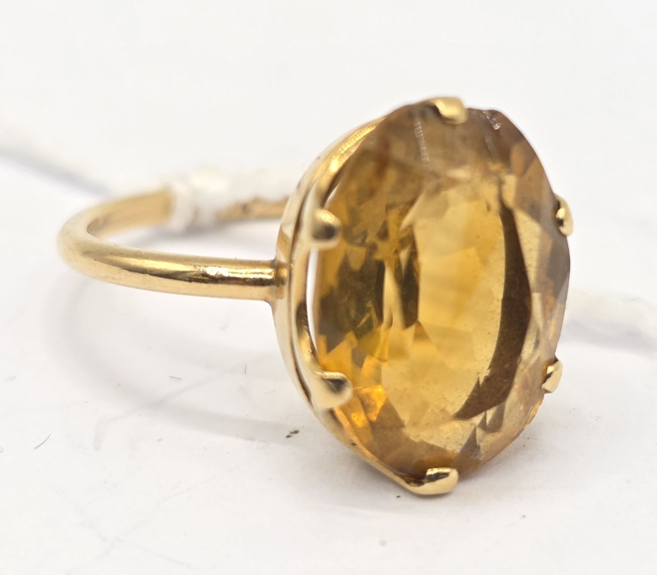 131 · 18CT GOLD CITRINE RING