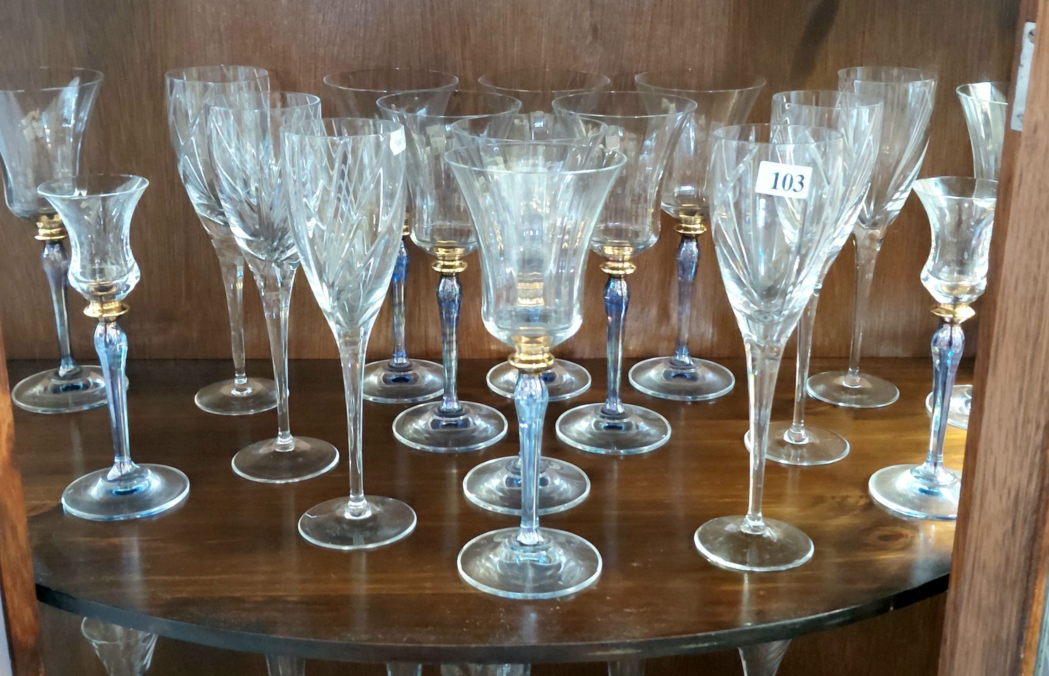103 · SUITES OF WINE AND SHERRY STEMS