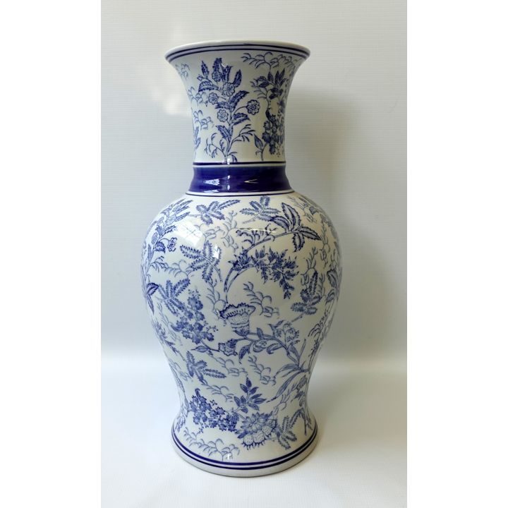 CHINESE PORCELAIN VASE