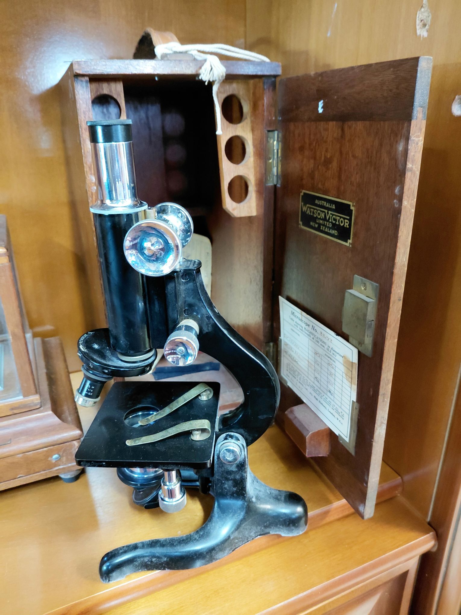 126 · AUSTRALIAN WATSONS VICTOR TABLE MICROSCOPE