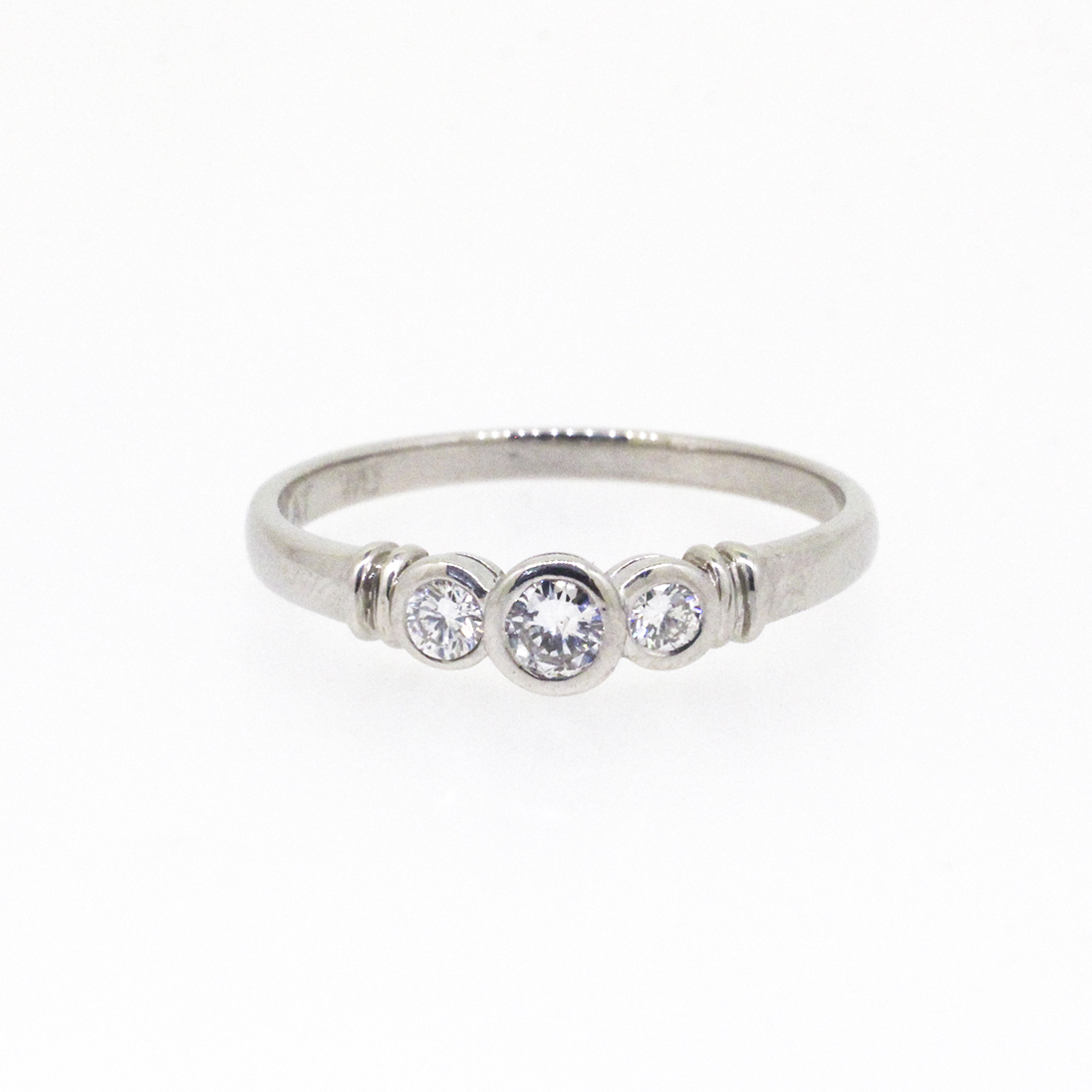 358 · Platinum Diamond Ring 2.84g