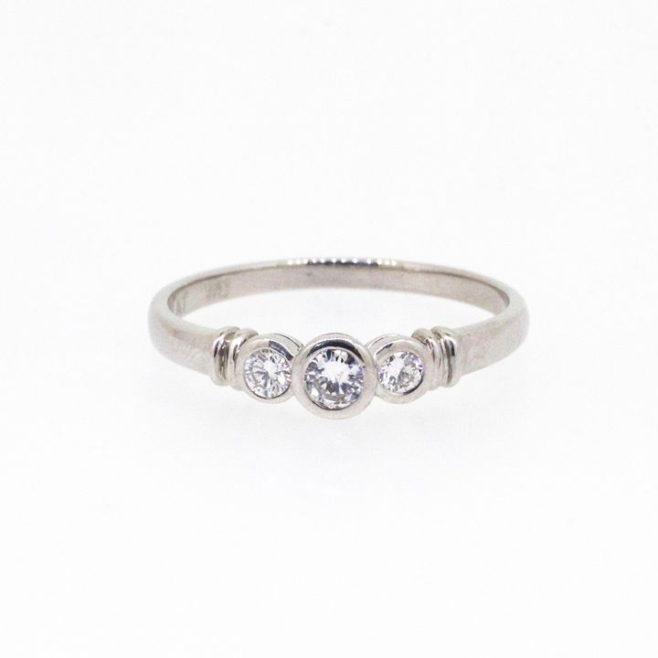 Platinum Diamond Ring 2.84g