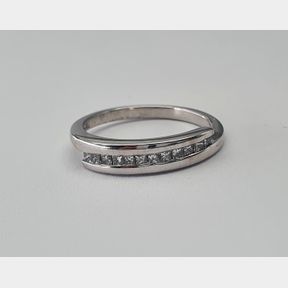 18CT WHITE GOLD RING WITH .150CT PRINCESS CUT DIAMONDS COLOUR JK CLARITY VS/SI - 51620/242