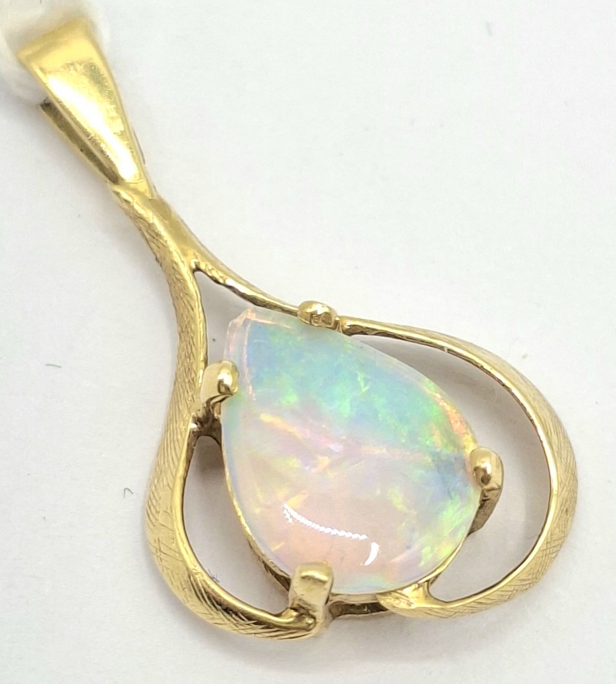 1138 · 18CT GOLD OPAL PENDANT