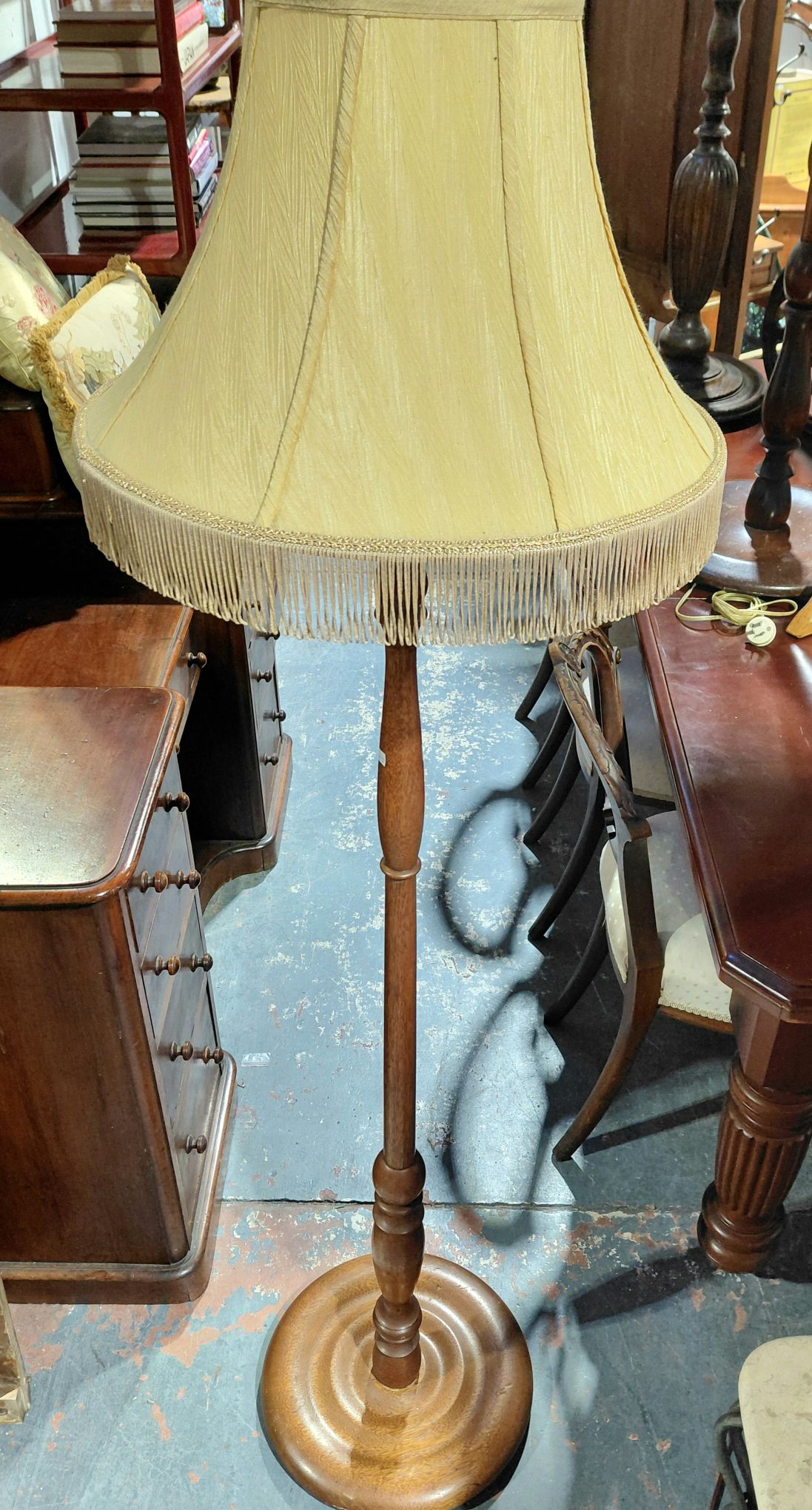 185 · WOODEN STANDARD LAMP