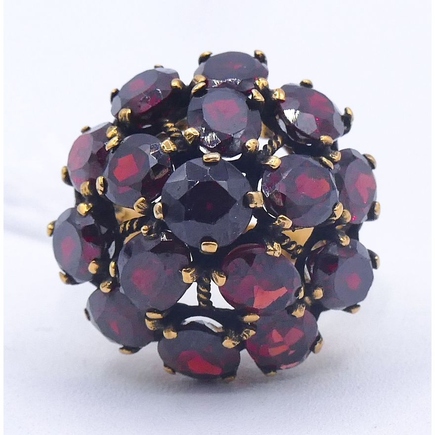 Ladies 14k Garnet Cluster Ring Size 6 - 11.4 Grams