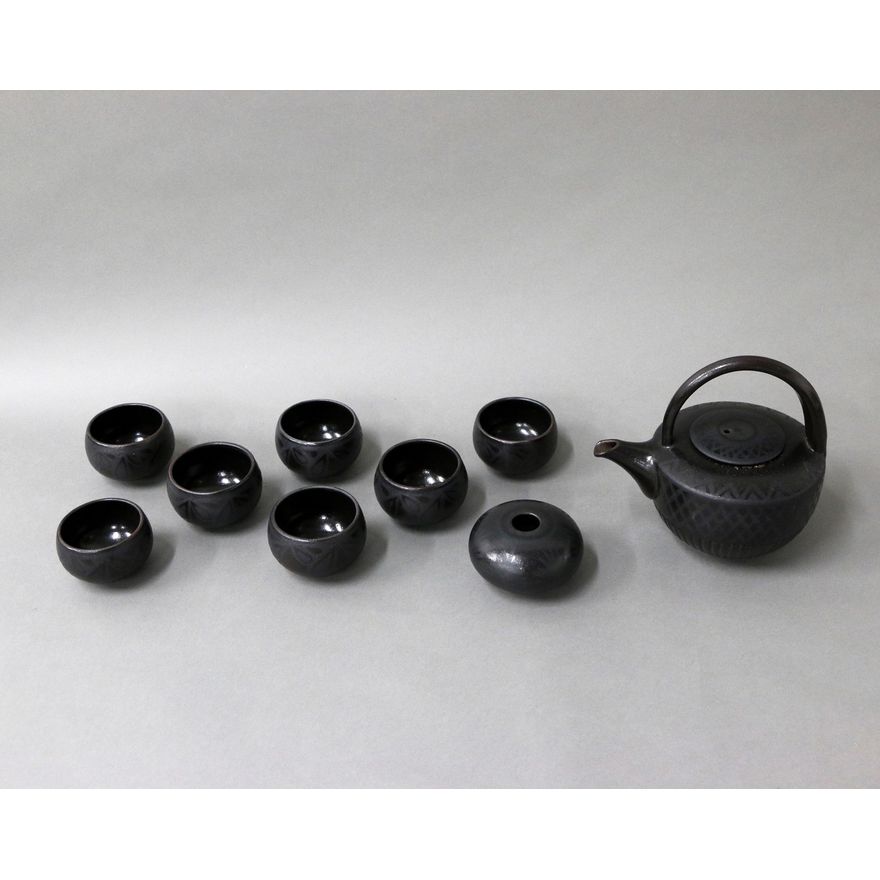 Anneke Borren - Black on black glazed tea set