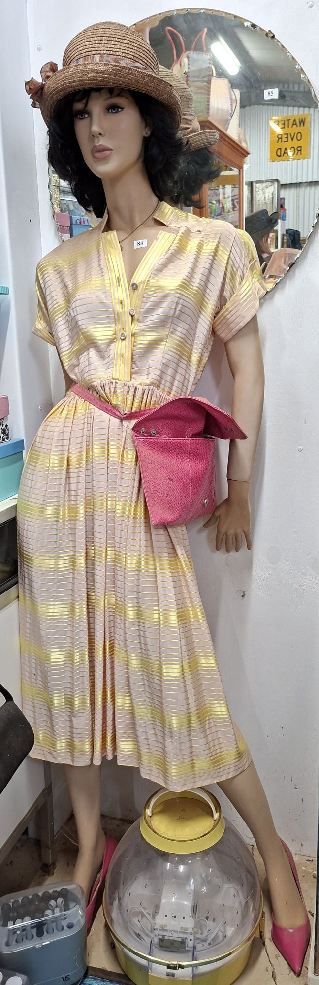 MANNEQUIN AND CLOTHING